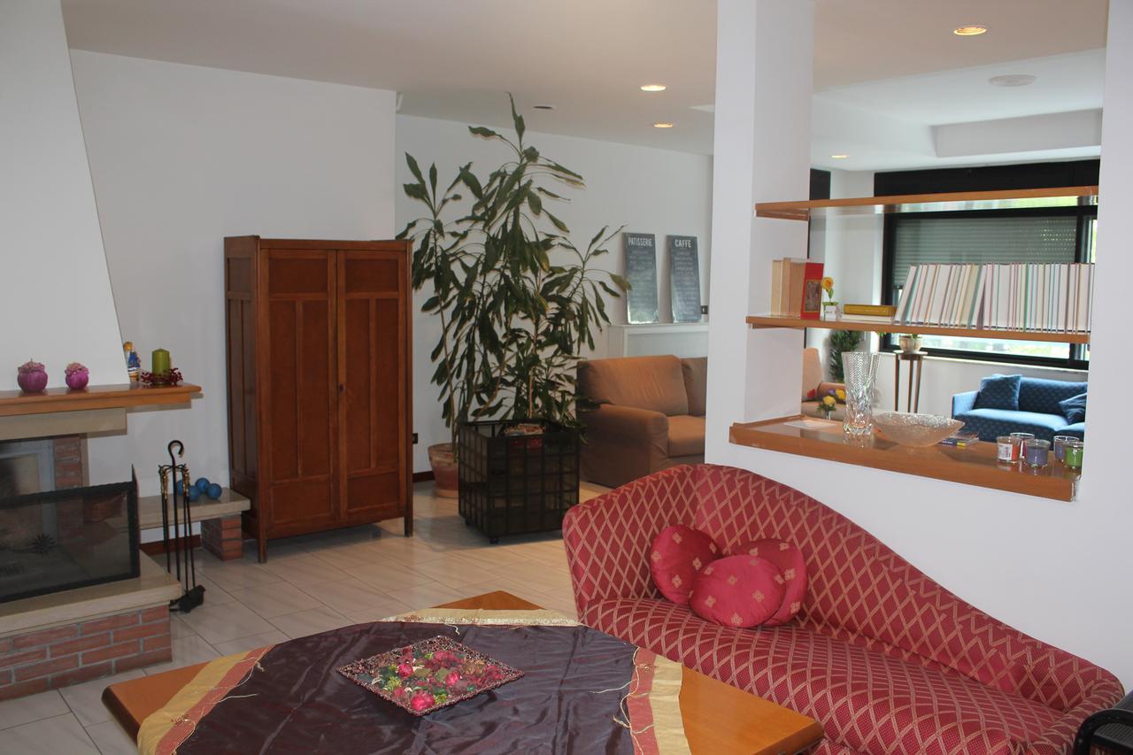 Casa Tiziana Apartment Napoli Bagian luar foto
